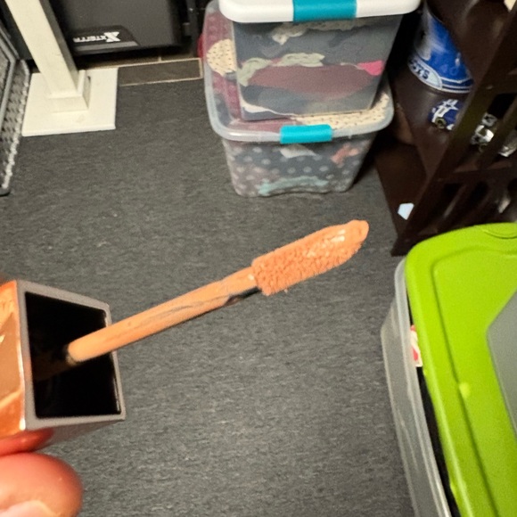 Lipstick - Picture 3 of 4